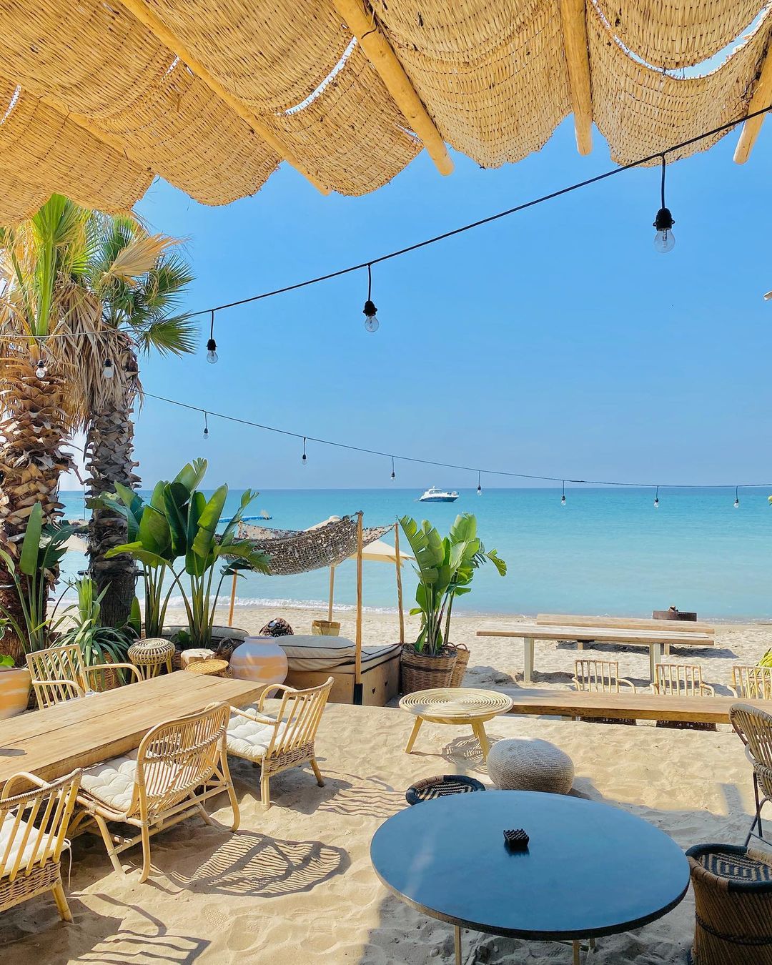 Fly-Inn Beach - İyi Masa