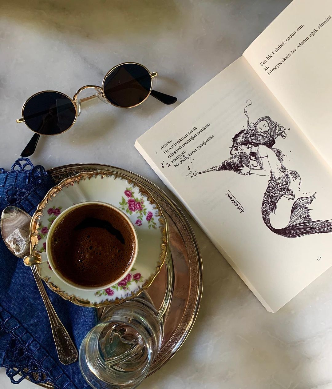 Be Water Coffee & Book Store - İyi Masa