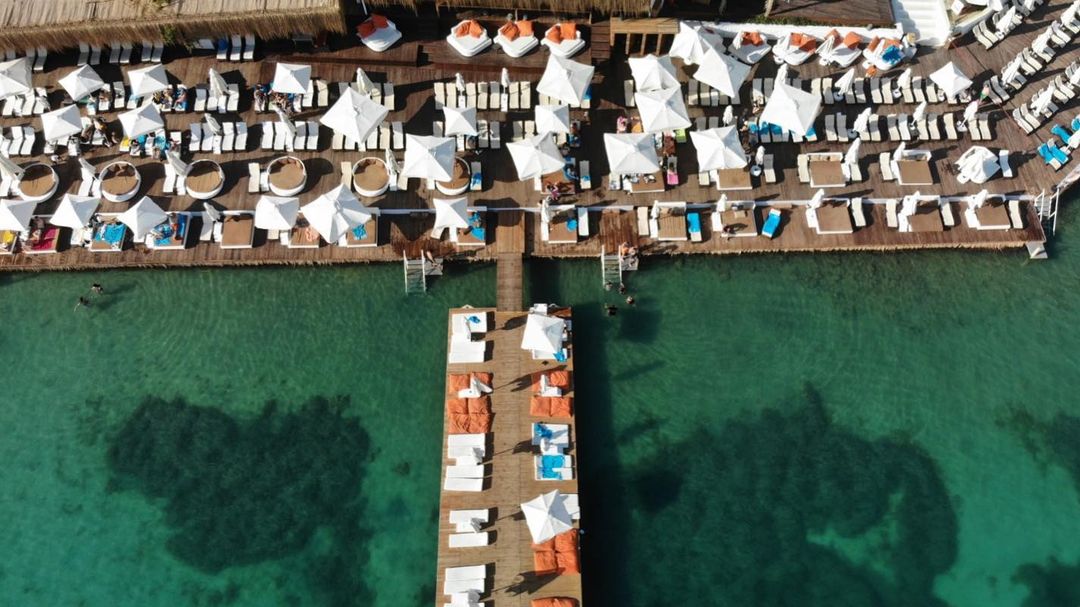 Shayna Beach Club - İyi Masa
