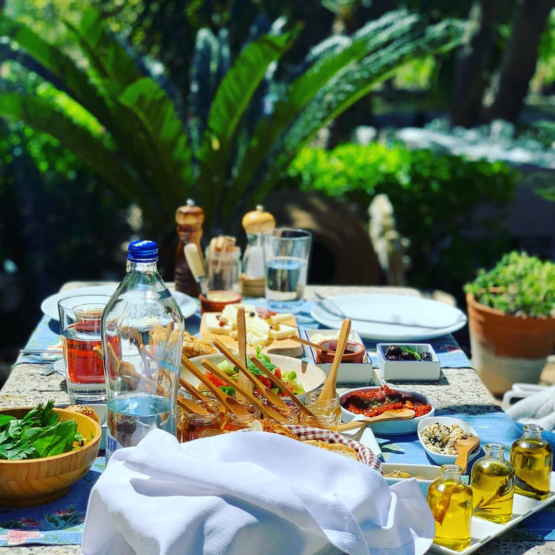 Alaçatı Demlik Kahvaltı&Cafe - İyi Masa