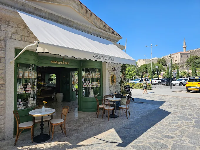 Alaköy Pastanesi Çeşme - İyi Masa