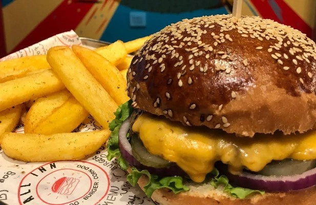 All İnn Burger Karşıyaka - İyi Masa