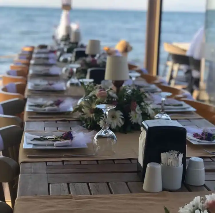 Allesta Plus Beach & Restaurant - İyi Masa