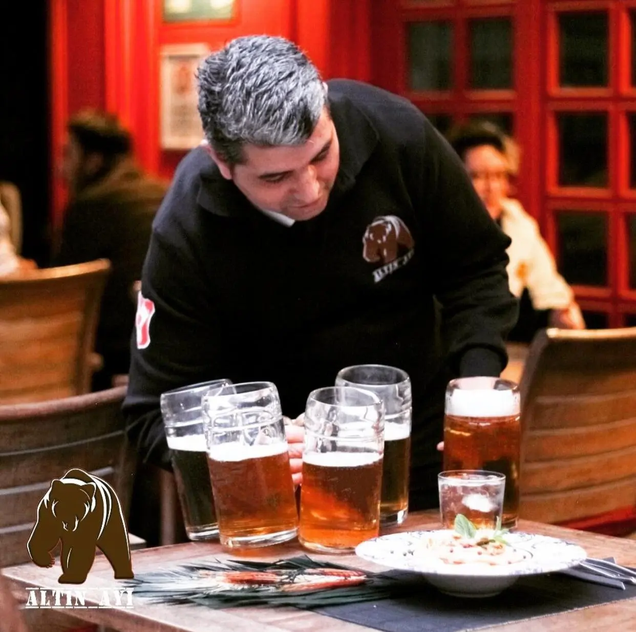 Altın Ayı Pub - İyi Masa