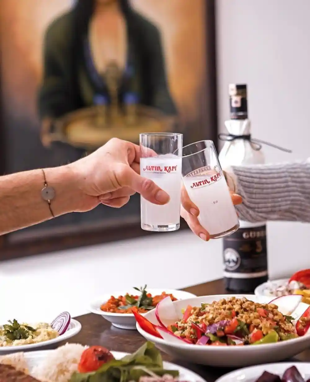 Altınkapı Restoran Alsancak - İyi Masa