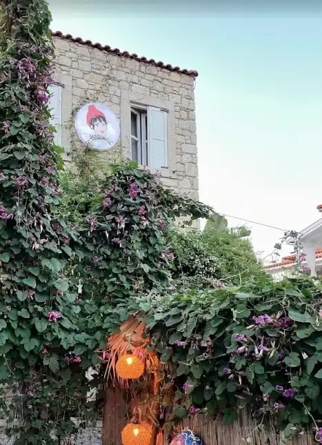 Azize Alaçatı Meyhanesi - İyi Masa