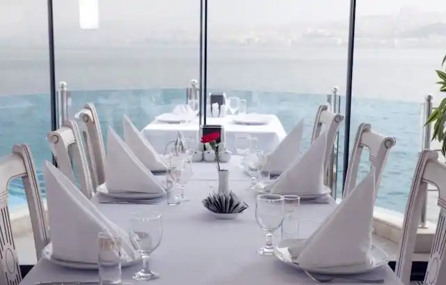 Boğaziçi Restaurant Üçkuyular - İyi Masa