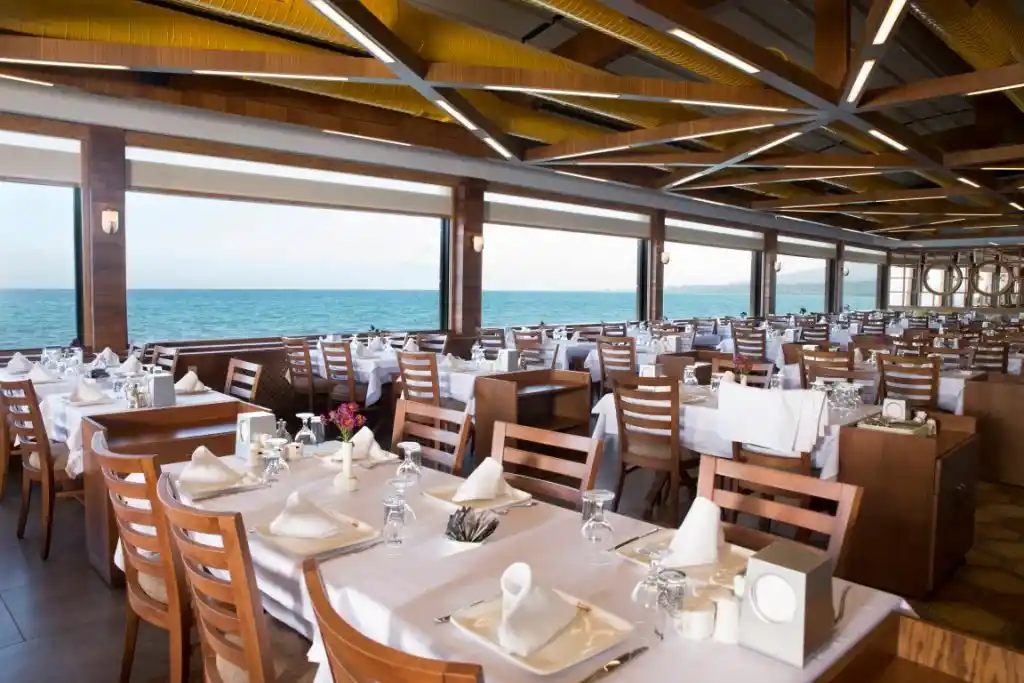 Boğaziçi Restaurant Güzelbahçe - İyi Masa