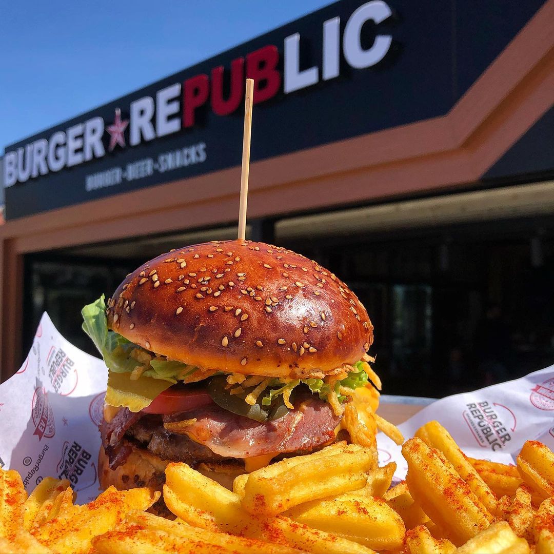 Burger Republic Karşıyaka - İyi Masa