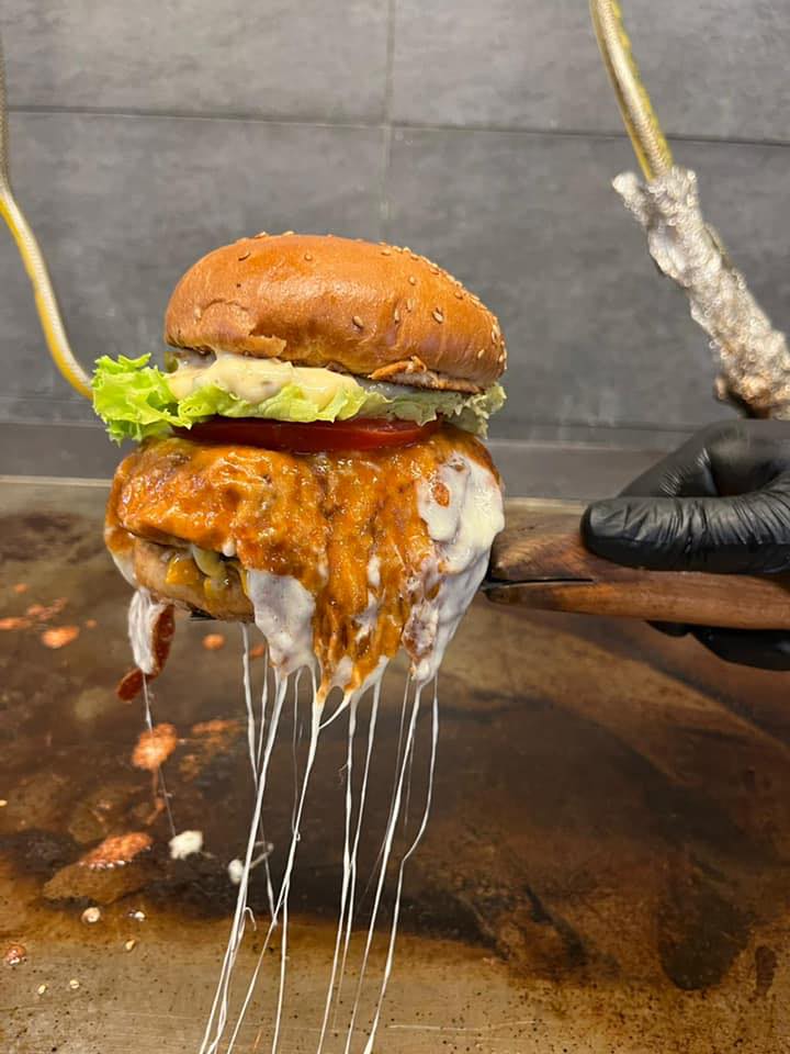 Burger Republic Yeni Foça - İyi Masa