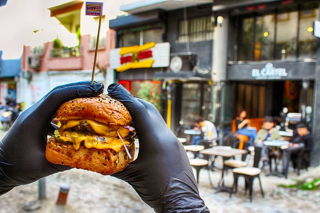 Burnger Alsancak - İyi Masa