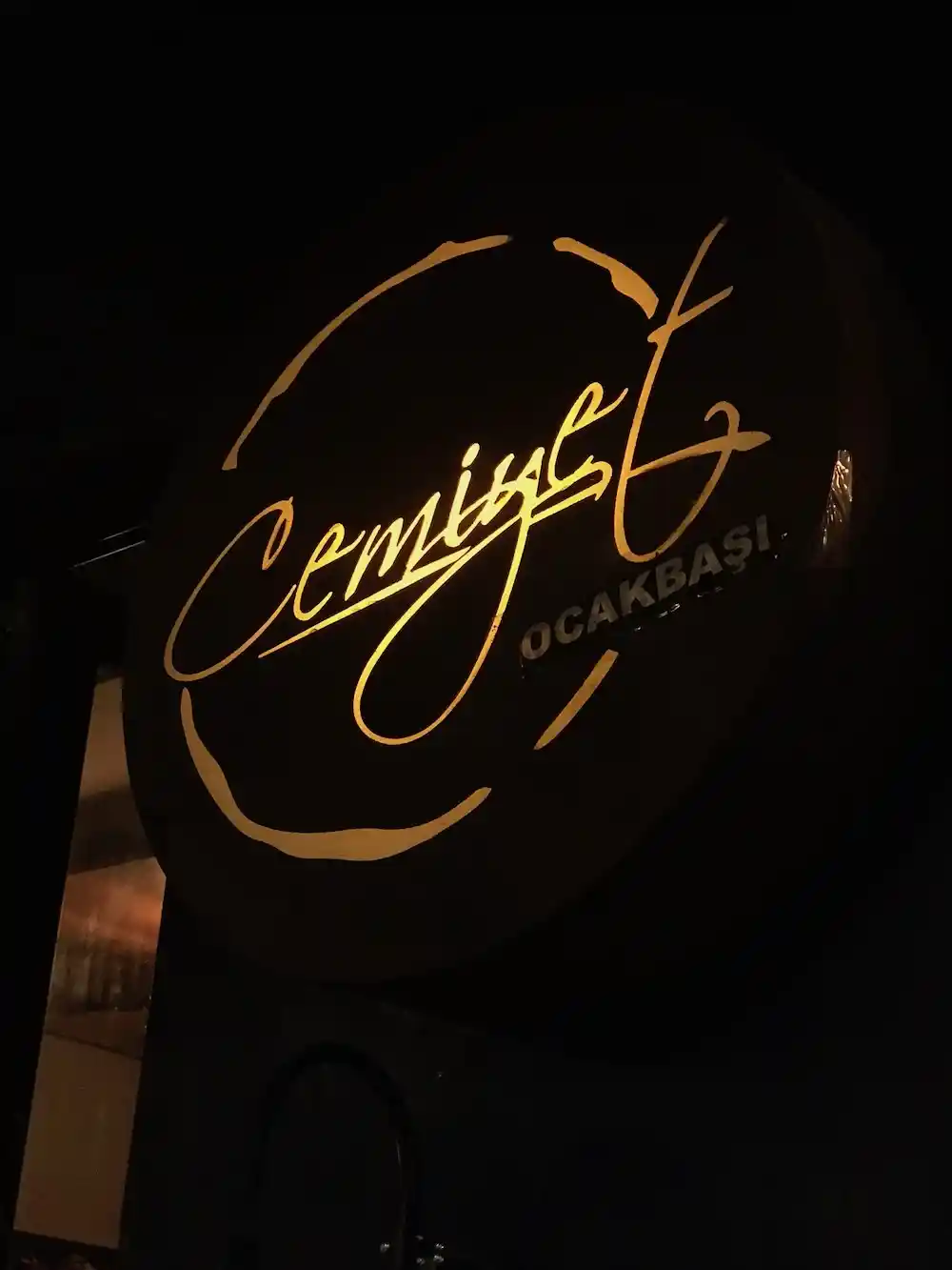 Cemiyet Meyhanesi - İyi Masa