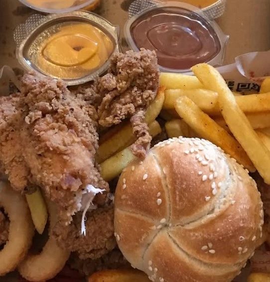 İzmir'de Gidebileceğiniz Uygun Fiyatlı Fastfood Mekanları  - İyi Masa