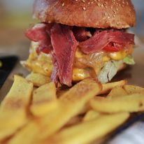 C Plus Organic & Gourmet Burger  - İyi Masa