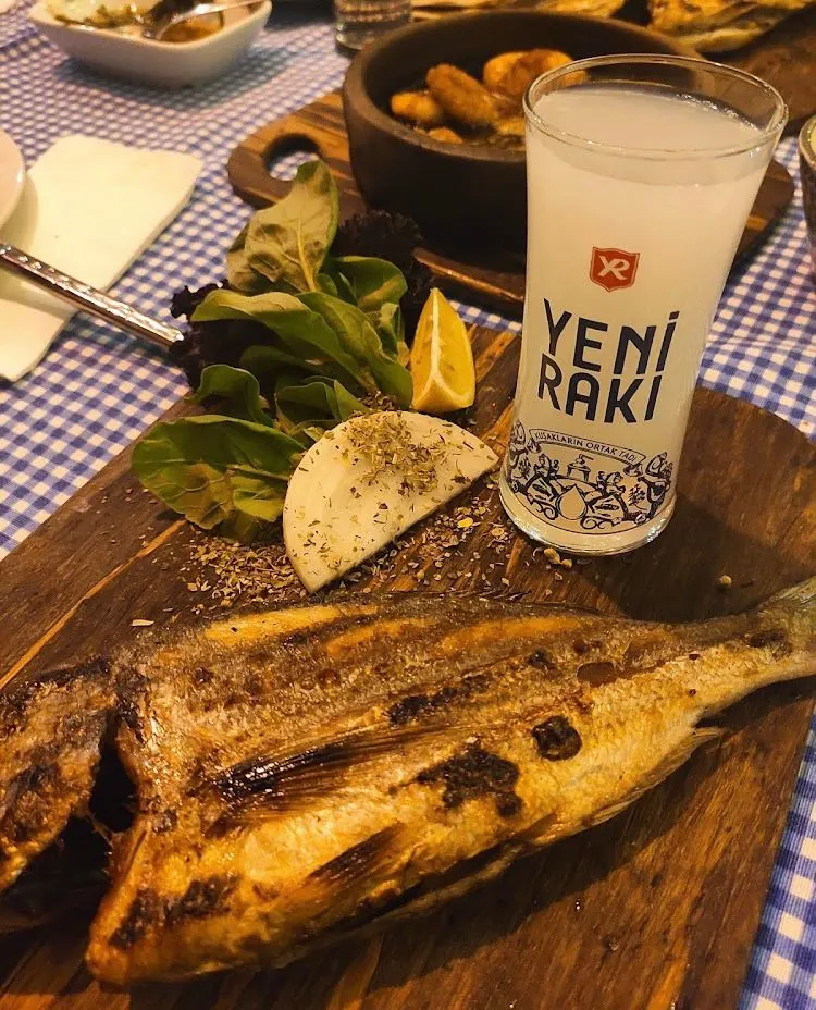 Dem Alaçatı Meyhane - İyi Masa