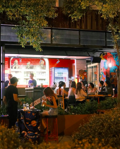Dirty Five Pub Bornova - İyi Masa