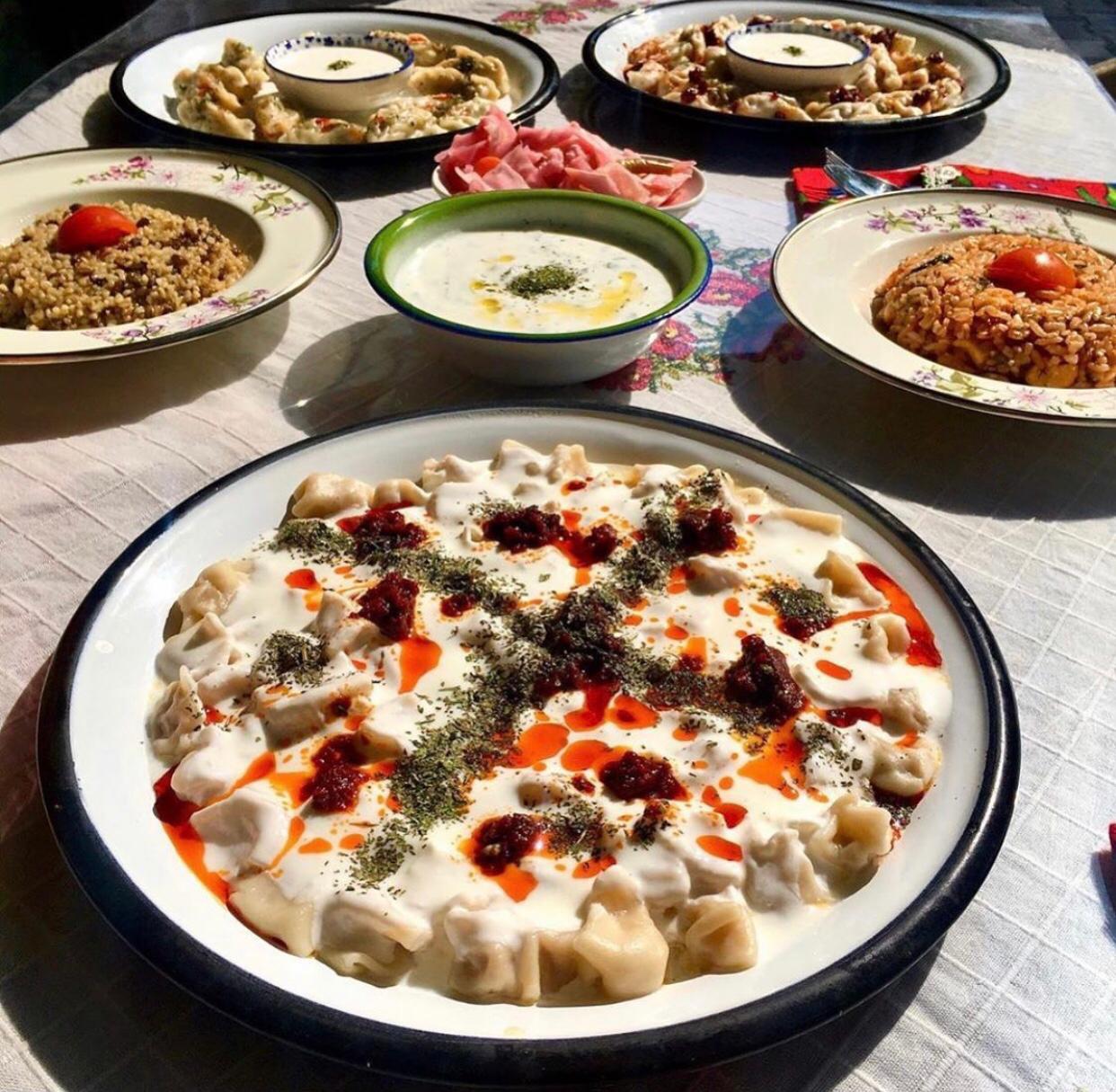 Ebruli Mantı - İyi Masa