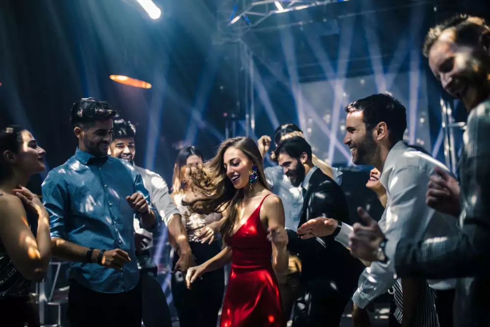 Çeşme'nin En iyi Gece Kulüpleri - İyi Masa