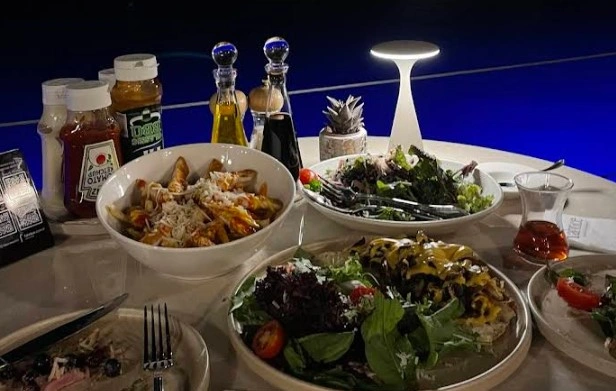 İzmir'de Güzel Yemek Yiyip Hoş Vakit Geçirebileceğiniz Restaurantlar - İyi Masa