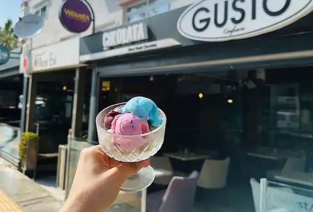 Gusto Cafe & Çikolata Bostanlı - İyi Masa