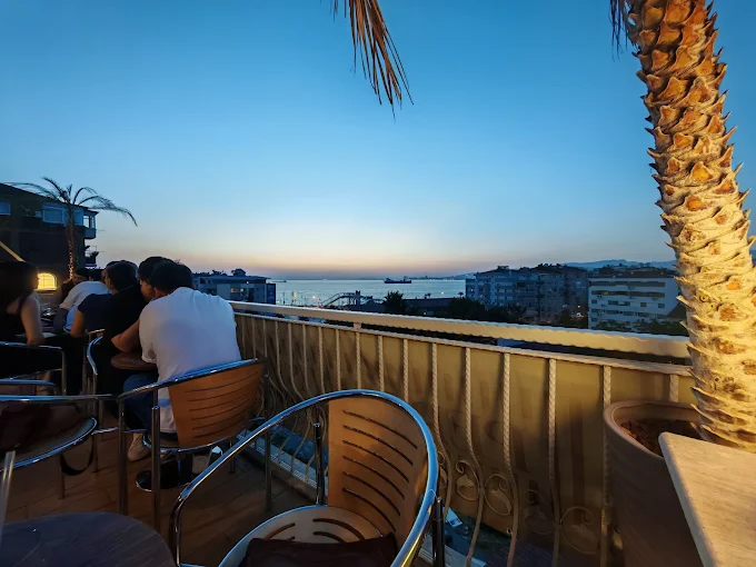 Haus Pera Coffee Konak - İyi Masa