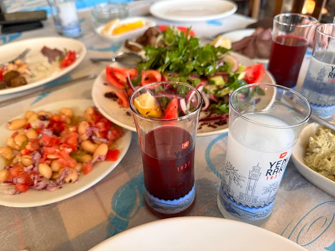 Havuzlu Meyhane - İyi Masa