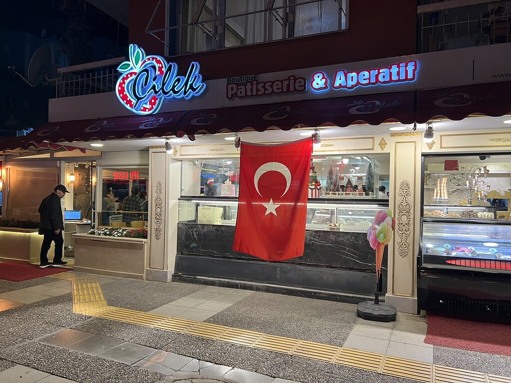 Çilek Pastanesi Girne Bostanlı - İyi Masa