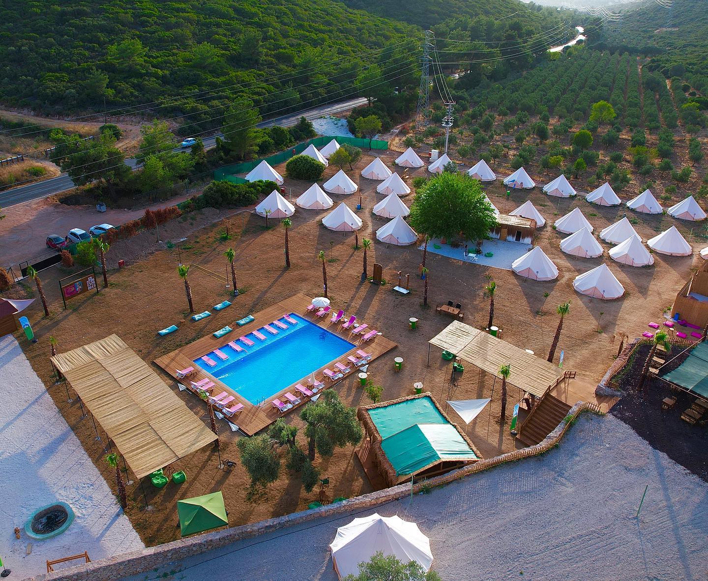 Into the Wild Glamping Alaçatı - İyi Masa