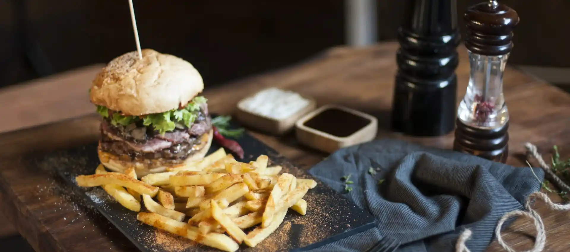 İzmir'de Burger Yiyebileceğiniz Mekanlar - İyi Masa