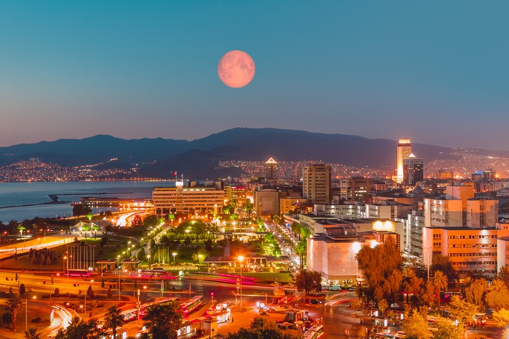 İzmir'de Gece Açık Mekanlar - İyi Masa
