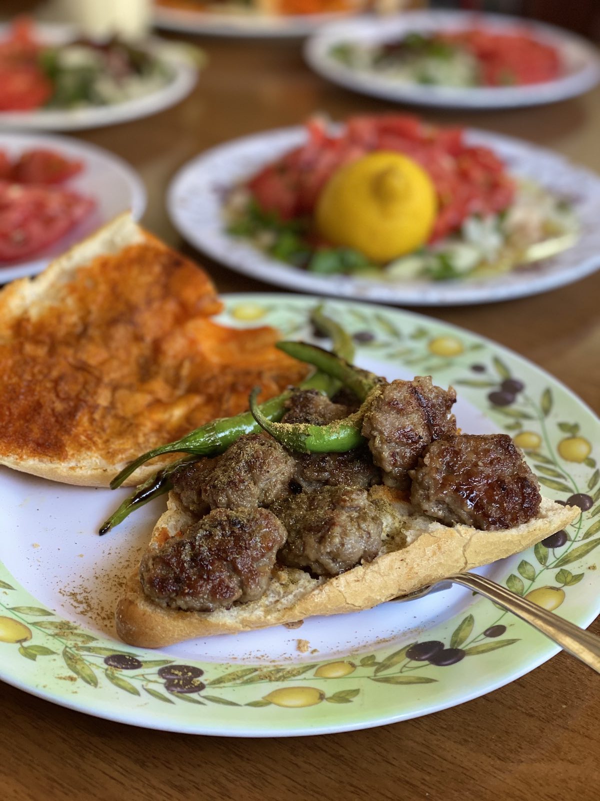İzmir'in Lezzetli Sokak Arası Köftecileri - İyi Masa