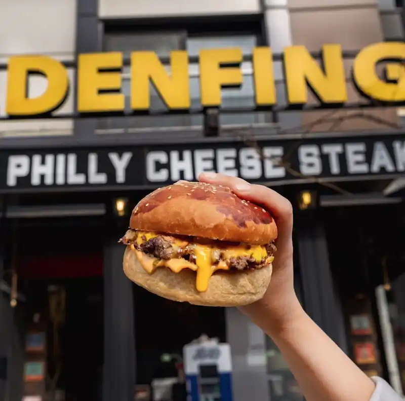 Golden Fingers Burger & Cheesesteak - İyi Masa