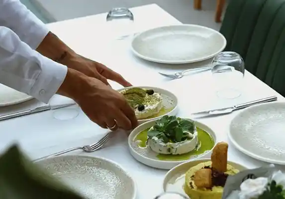 Kat İki Alsancak - İyi Masa