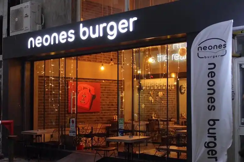 Neones Burger Karşıyaka - İyi Masa