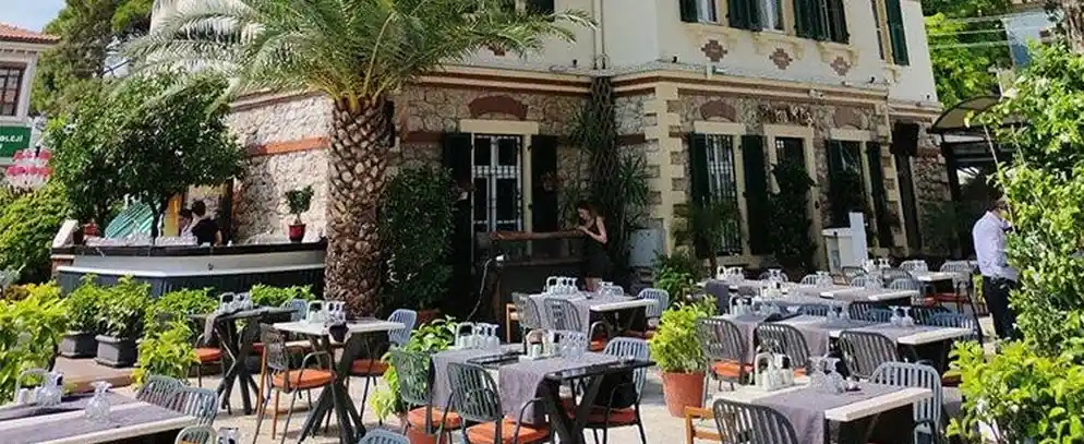 İzmir Mekanları - İyi Masa