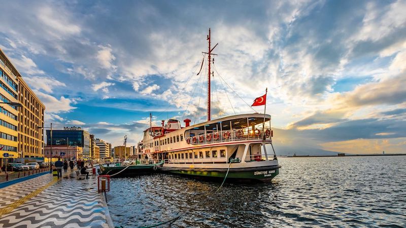 İzmir Denince ilk Akla Gelen Mekanlar  - İyi Masa