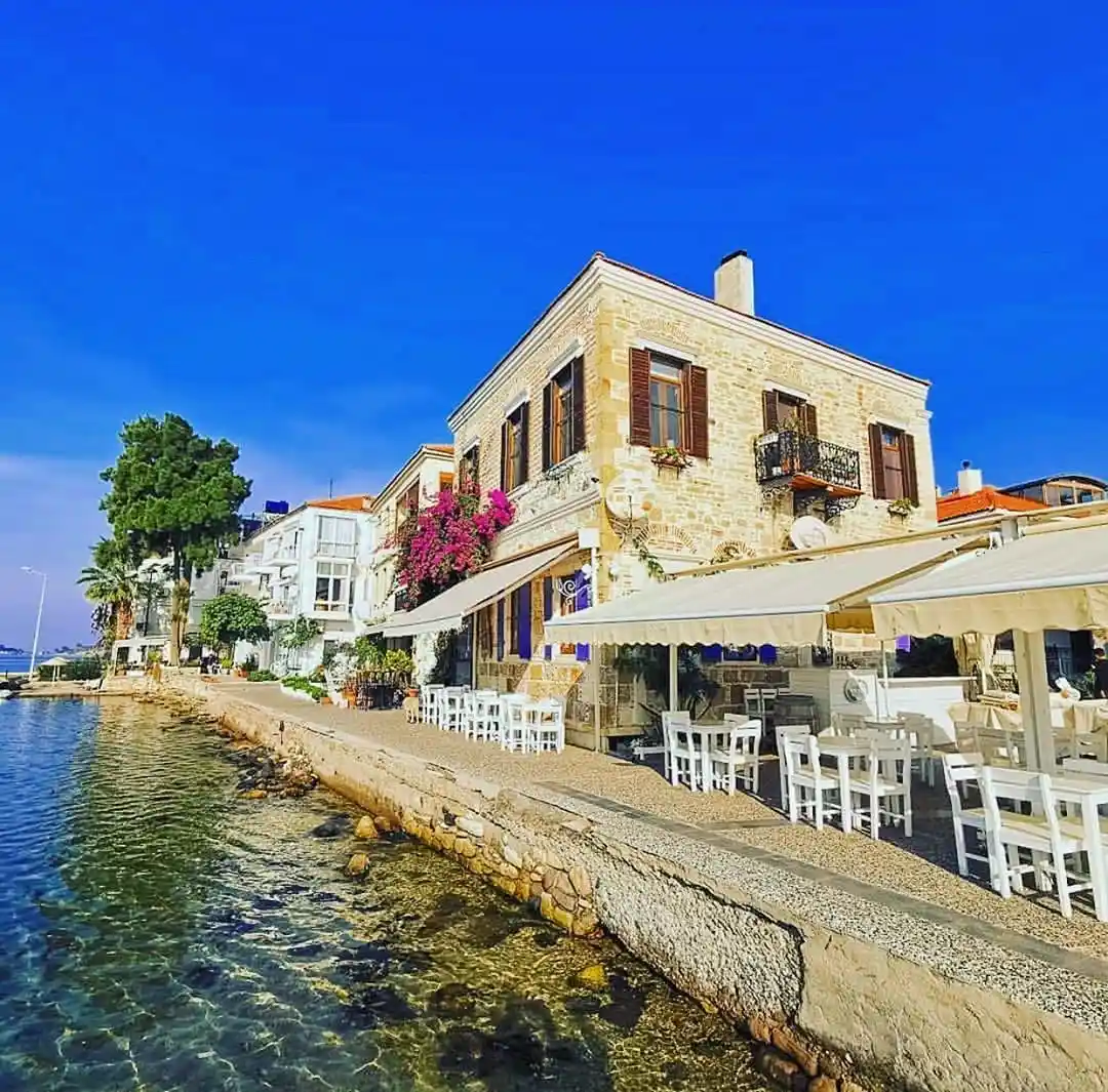 Kavala Cafe & Winehouse - İyi Masa