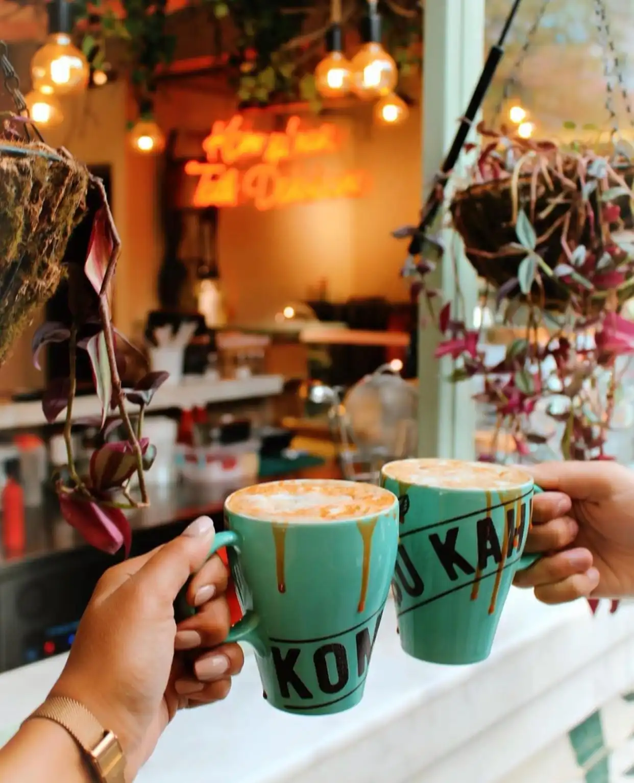 Komşu Kahve Alsancak - İyi Masa