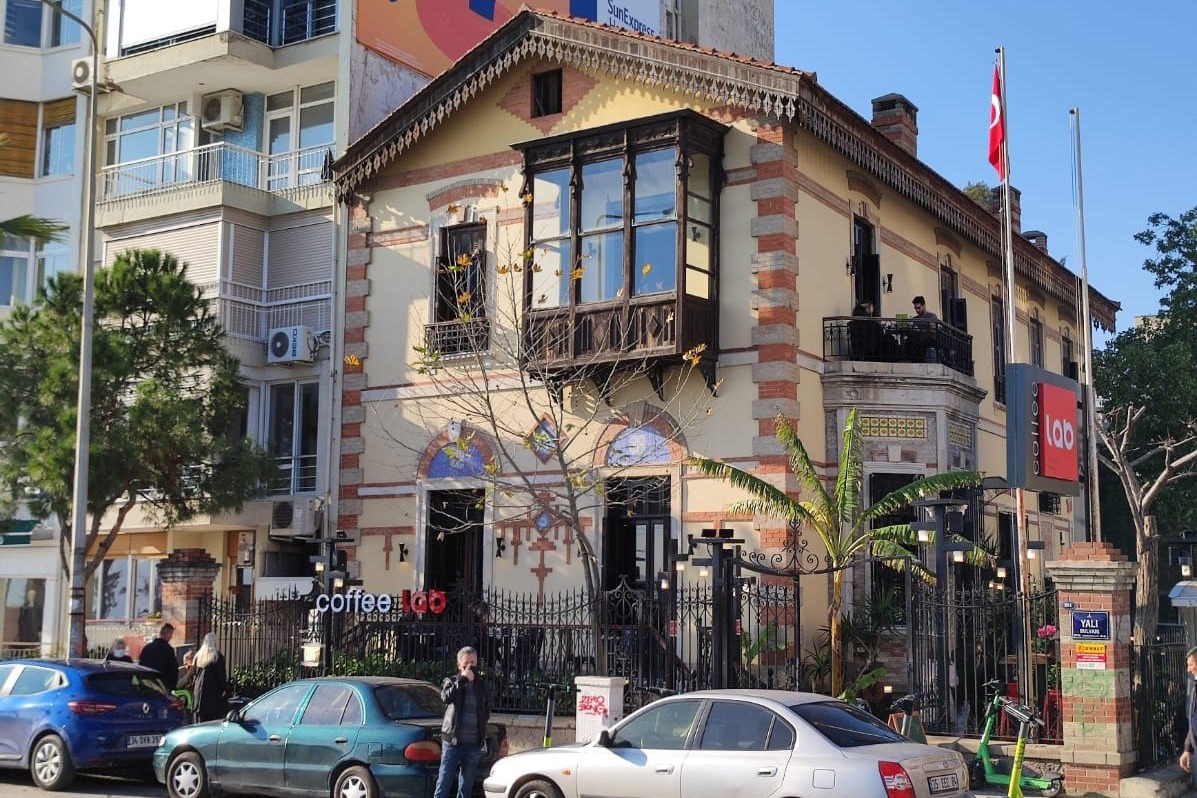 Coffee Lab İzmir Löhner Köşkü - İyi Masa