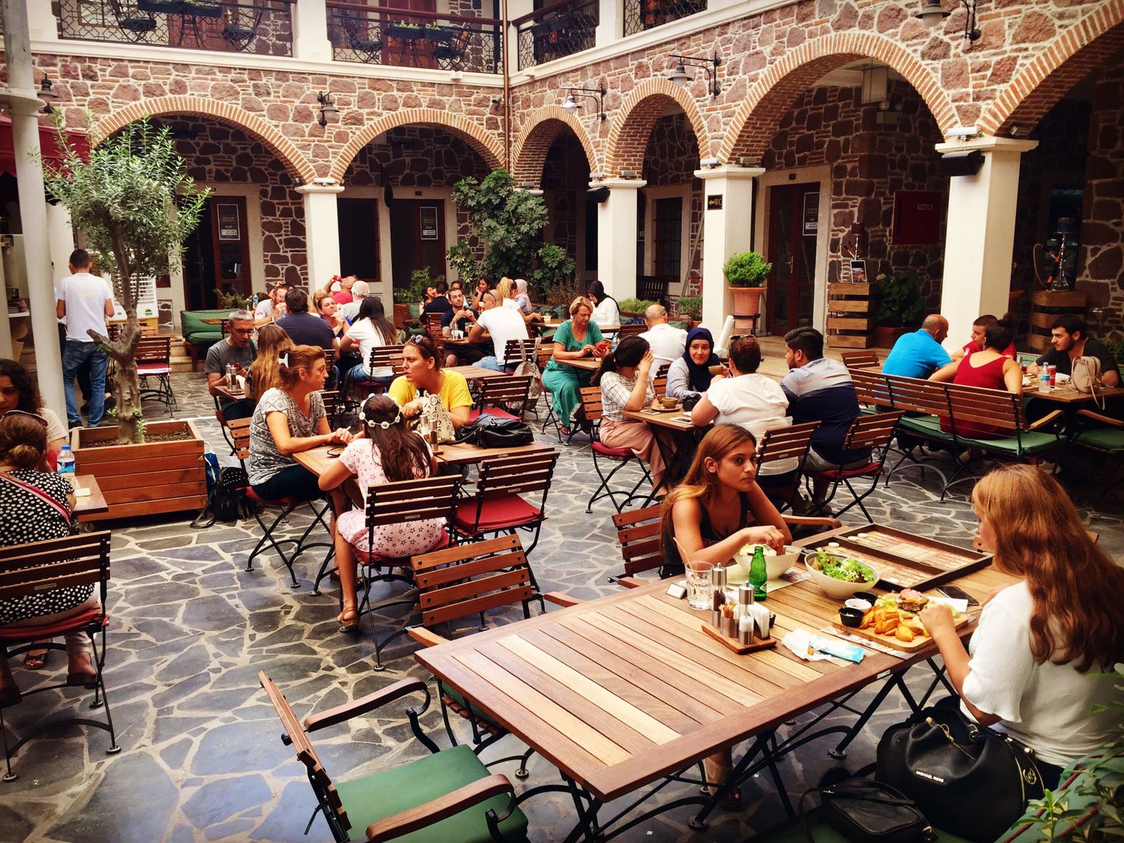 L'agora Old Town Cafe - İyi Masa