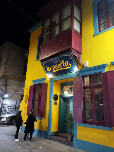 La Puerta Pub Alsancak - İyi Masa
