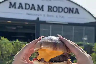 Madam Rodona Restaurant - İyi Masa