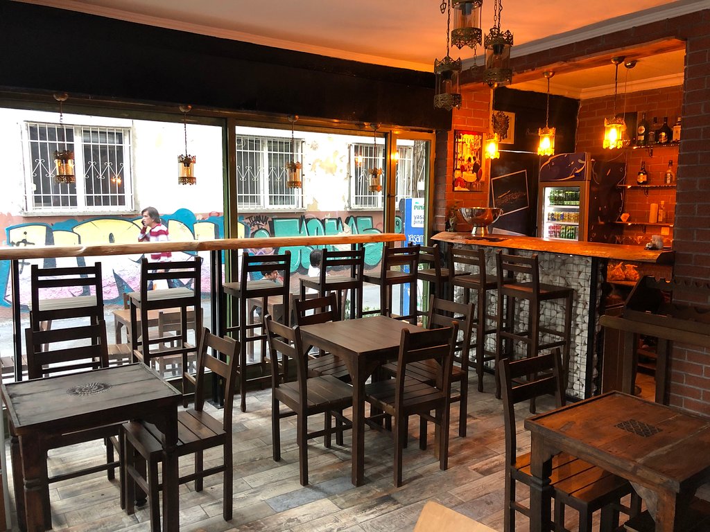 Mantis Cafe Bar - İyi Masa