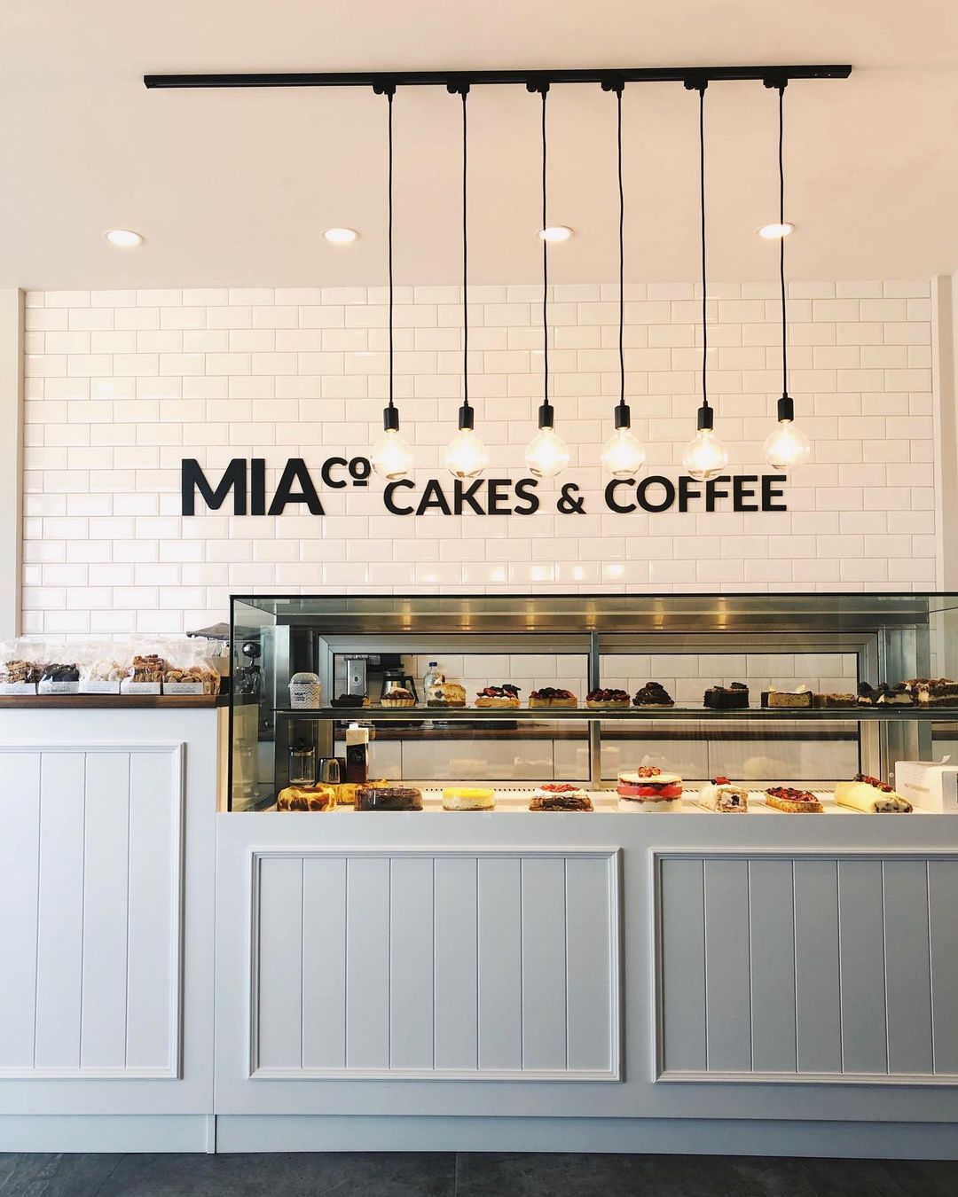 Mia Co. Cakes & Bakery  - İyi Masa