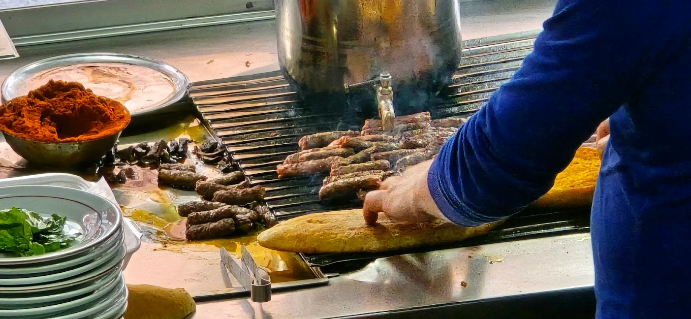 Köfteci Sezgin Tire - İyi Masa