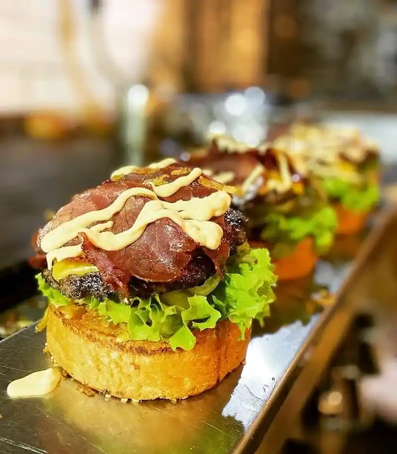 Shebo's Sandwich & Burger - İyi Masa