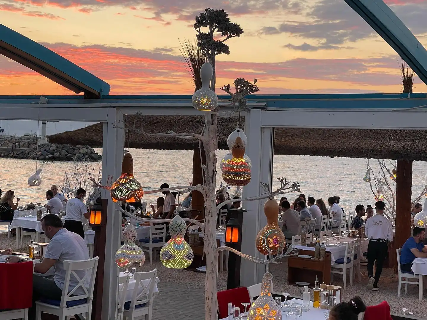 Simge Restoran Güzelbahçe - İyi Masa