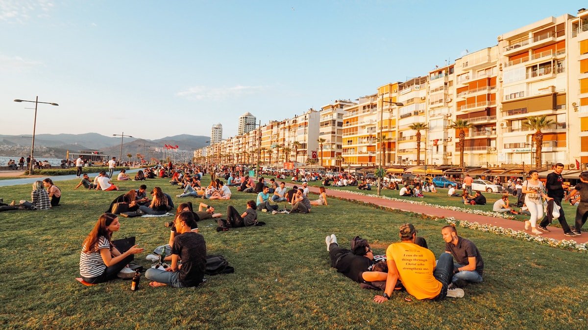İzmir Üniversite Mekanları - İyi Masa