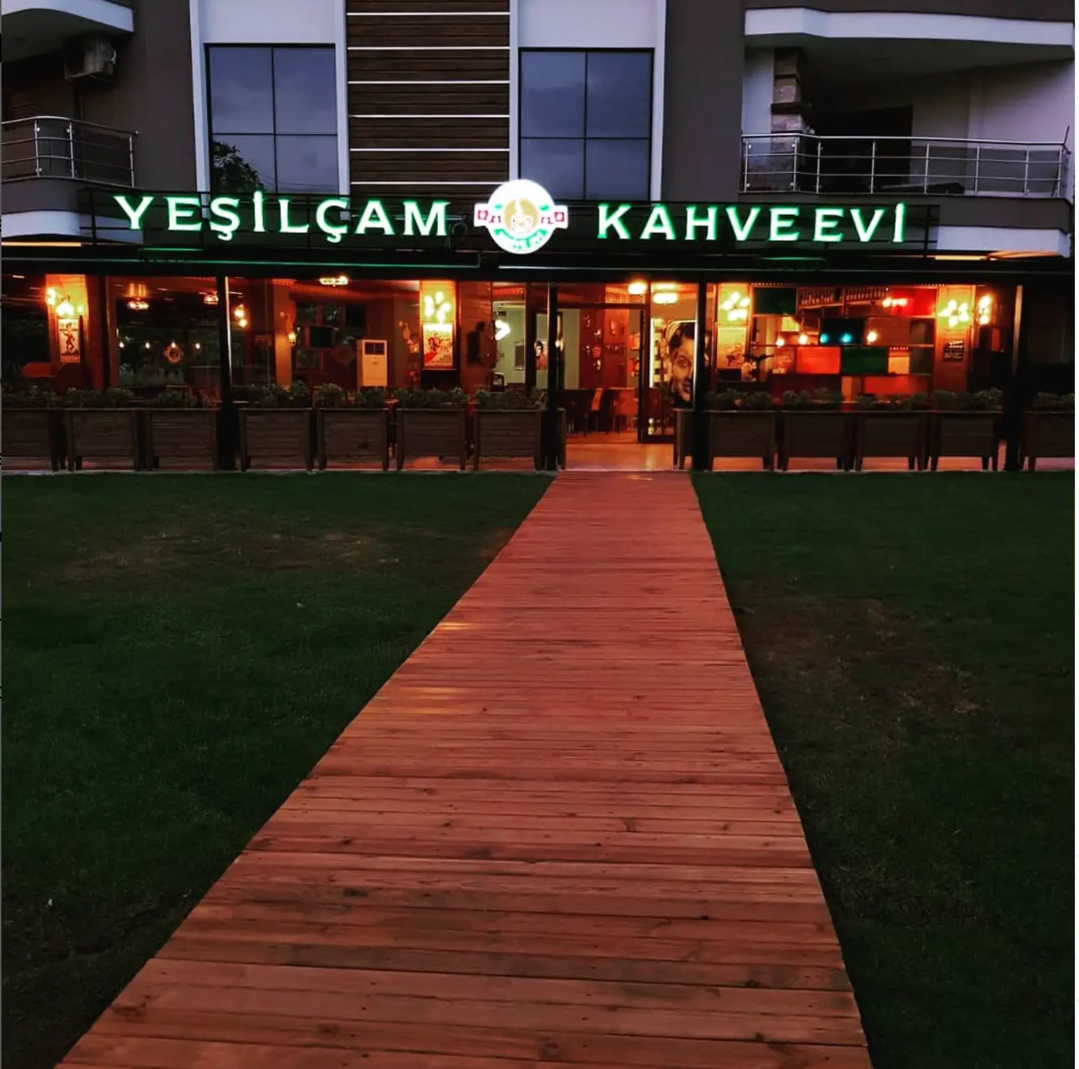 Yeşilçam Kahve Evi - İyi Masa