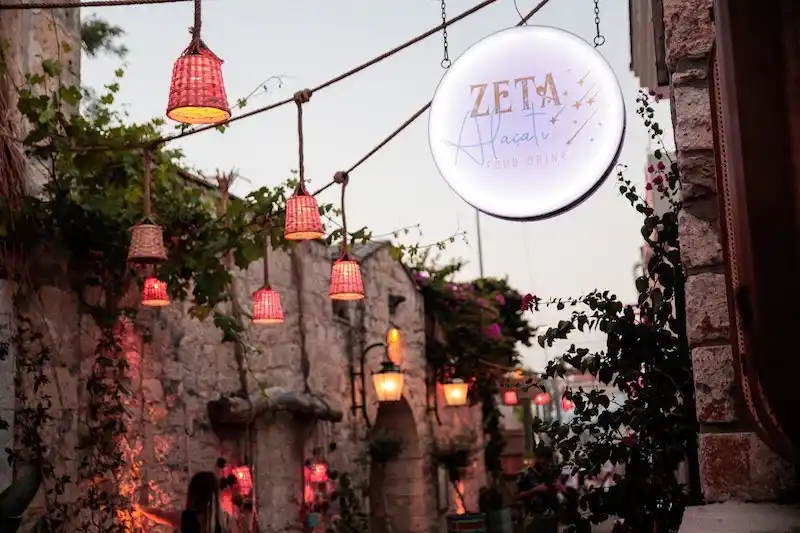Zeta Alaçatı  - İyi Masa